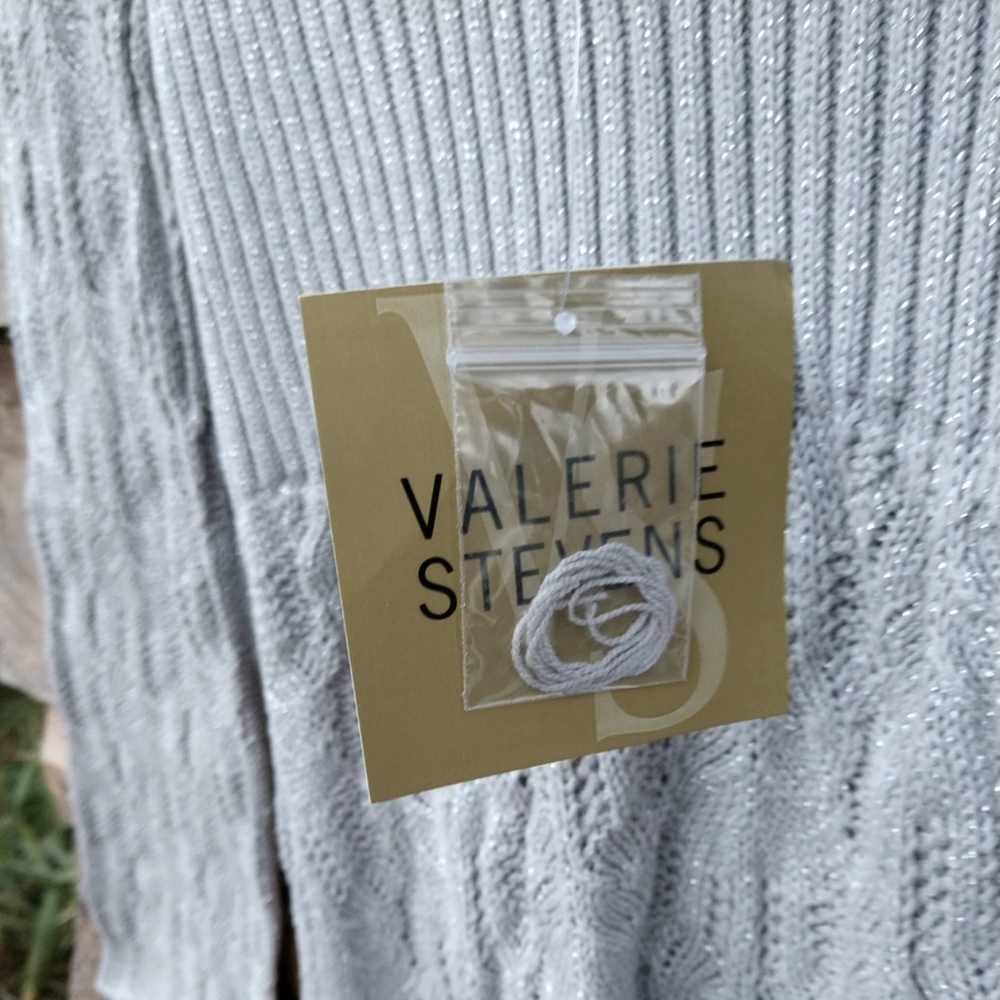SOLD !!  🆕💥 Designer Valerie Stevens Silver MTLC Sweater NWT Medium - Picture 3 of 12